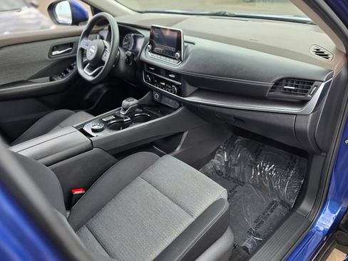 Used 2023 Nissan Rogue SV AWD/4WD image 7