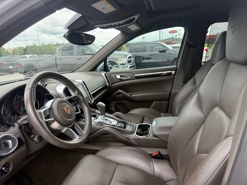 Used 2017 Porsche Cayenne Platinum Edition AWD/4WD image 4