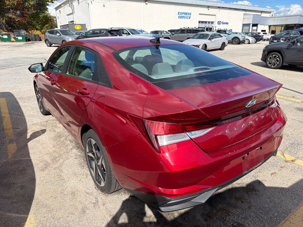Used 2023 Hyundai Elantra SEL w/ Convenience Package FWD image 2