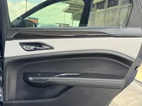 Used 2015 Cadillac SRX Luxury w/ Driver Awareness Package image 23