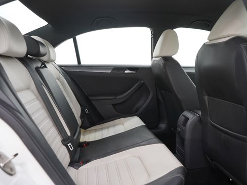 Used 2016 Volkswagen Jetta Sport image 12