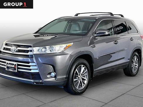 Used 2017 Toyota Highlander XLE AWD/4WD image 1
