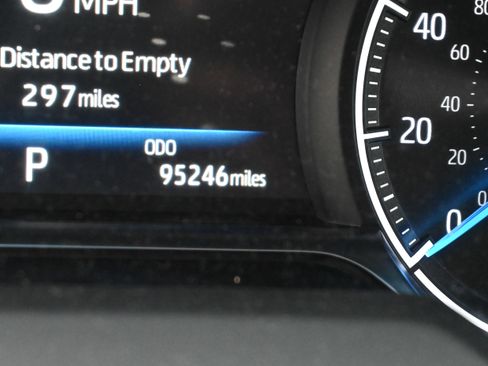 Used 2021 Toyota Venza XLE w/ Softex Package image 16