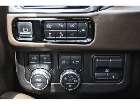 Used 2025 GMC Yukon Denali Ultimate AWD/4WD image 20