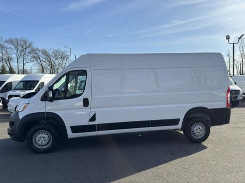Used 2025 RAM ProMaster 2500 w/ Convenience Group FWD image 4