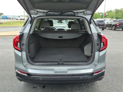 Used 2024 GMC Terrain SLT w/ Tech Package FWD image 6