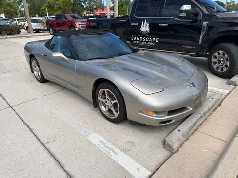 Used 2000 Chevrolet Corvette Convertible w/ Performance Handling Pkg RWD image 5