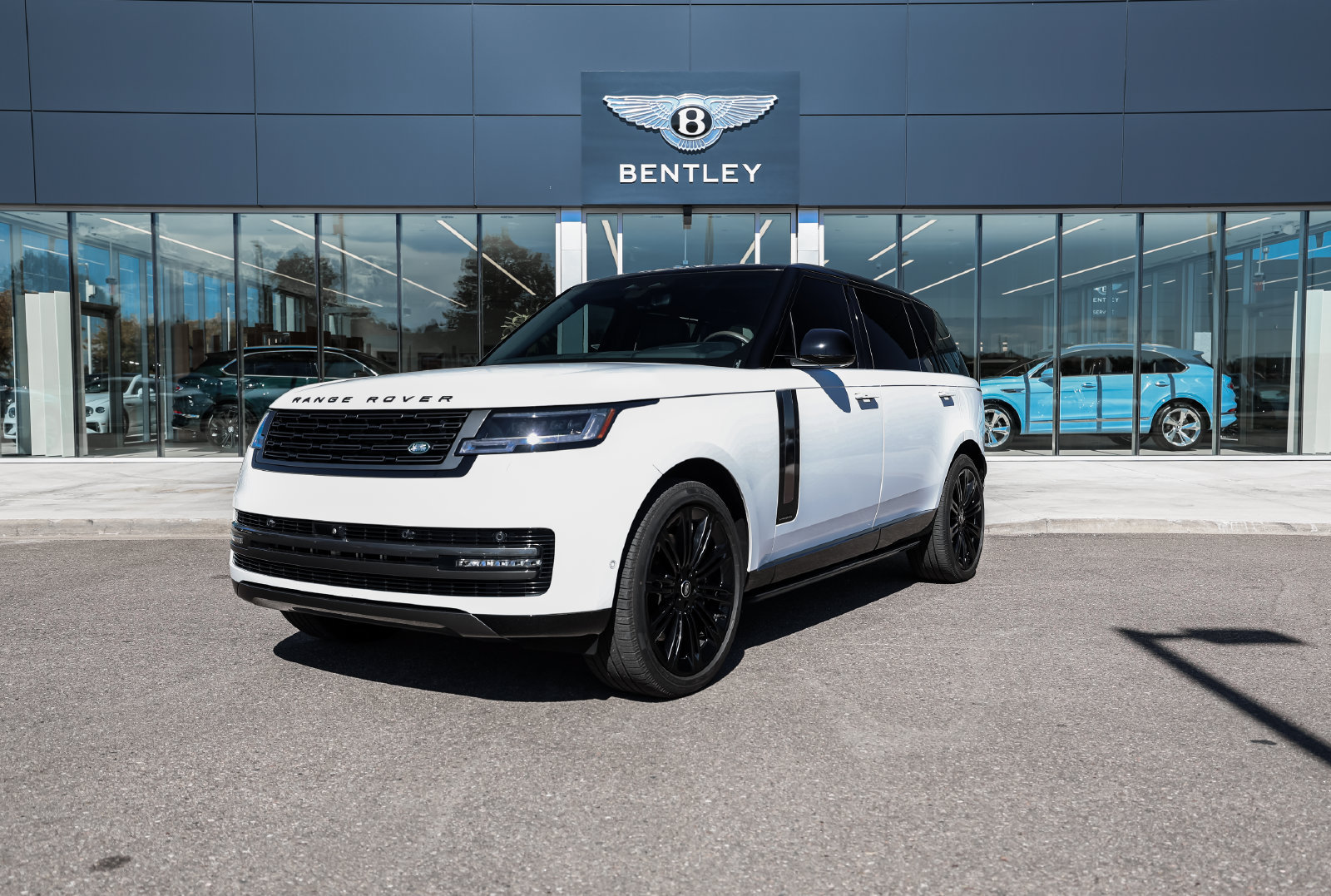 Used 2025 Land Rover Range Rover Long Wheelbase Autobiography AWD/4WD image 1