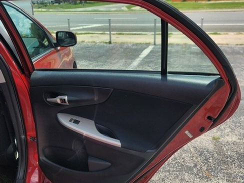 Used 2013 Toyota Corolla S image 9