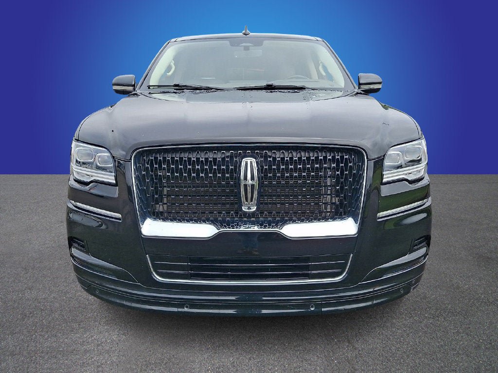 Used 2022 Lincoln Navigator L Reserve AWD/4WD image 2