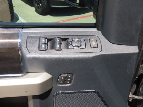 Used 2022 Ford F350 Lariat w/ Lariat Ultimate Package AWD/4WD image 26