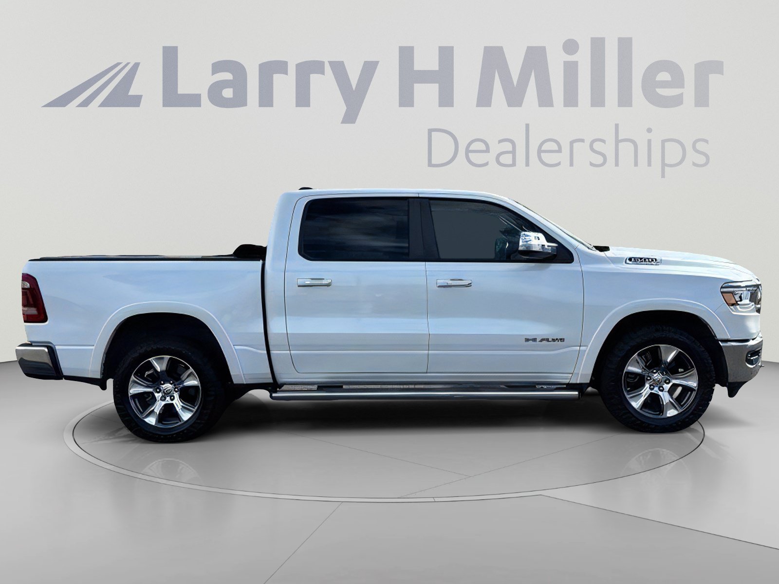 Used 2019 RAM 1500 Laramie AWD/4WD image 7