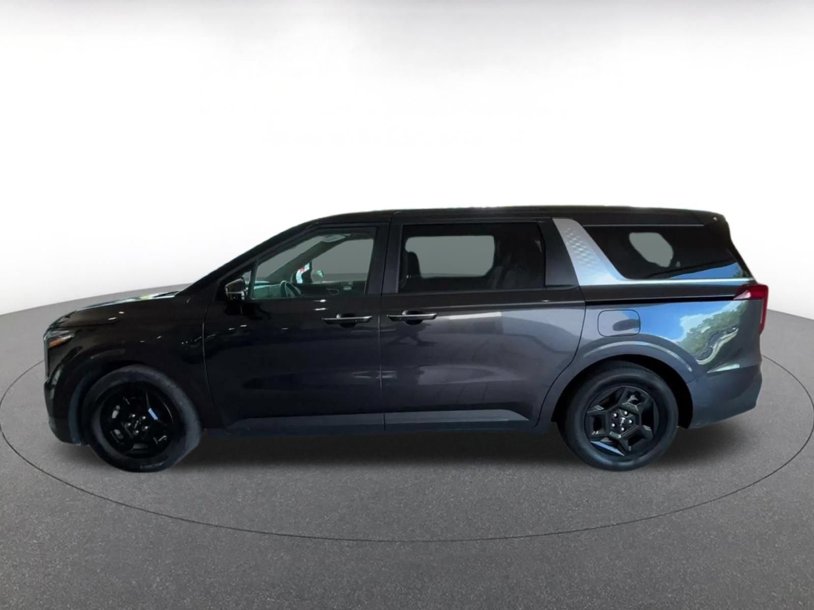 Used 2026 Kia Carnival FWD image 8