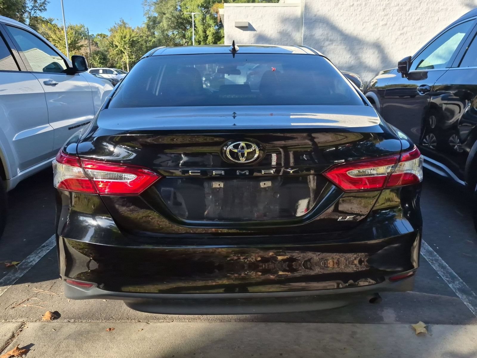 Used 2019 Toyota Camry LE FWD image 3