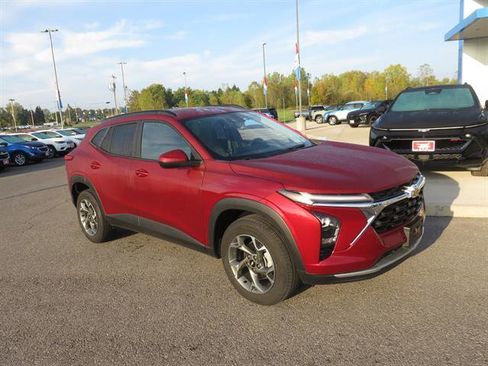 Used 2024 Chevrolet Trax LT image 3