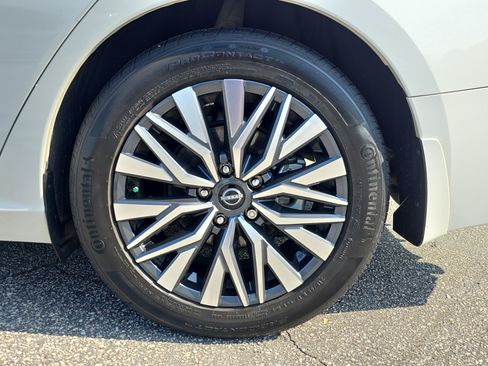 Used 2024 Nissan Altima 2.5 SV w/ SV Premium Package FWD image 31