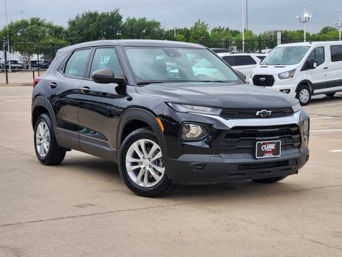 Used 2023 Chevrolet TrailBlazer LS FWD image 2