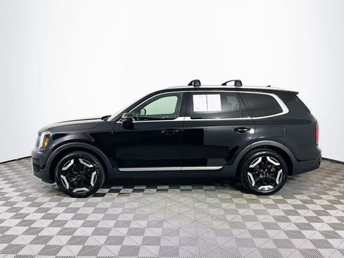 Used 2024 Kia Telluride EX w/ EX Captain's Chair Package image 5