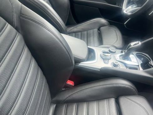 Used 2023 Alfa Romeo Giulia Veloce image 37