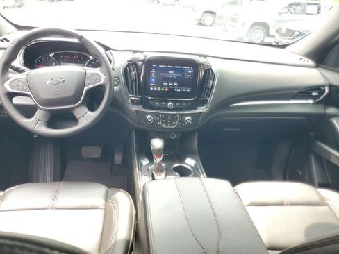 Certified 2023 Chevrolet Traverse RS FWD image 16