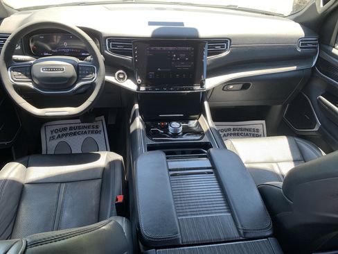 Used 2024 Jeep Wagoneer Series II AWD/4WD image 38