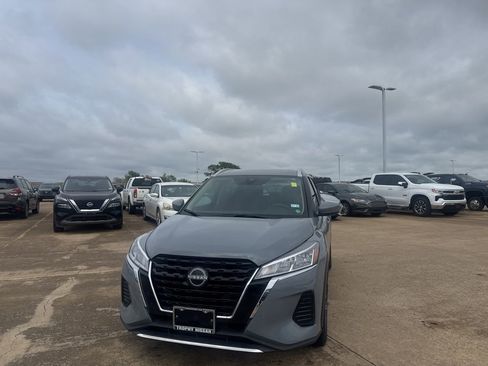 Used 2023 Nissan Kicks SV FWD image 5