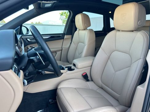 Used 2025 Porsche Macan image 5