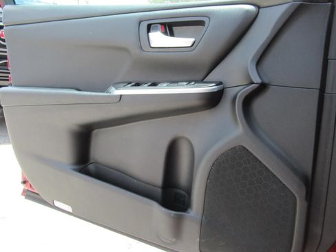 Used 2017 Toyota Camry SE w/ Four Season Floor Mat Package FWD image 19