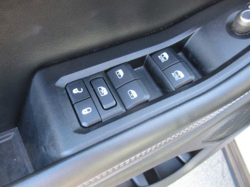 Used 2023 Jeep Grand Cherokee L Laredo image 16