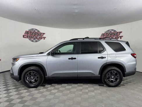 Used 2025 Honda Pilot TrailSport image 4