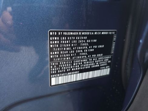 Used 2020 Volkswagen Tiguan SE w/ Panoramic Sunroof Package image 17