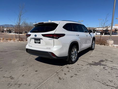 Used 2024 Toyota Highlander Limited image 9