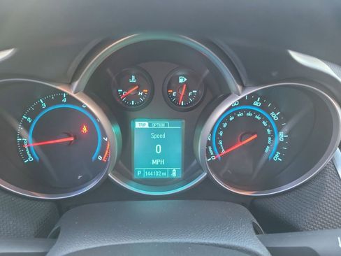 Used 2015 Chevrolet Cruze LT w/ Technology Package image 31