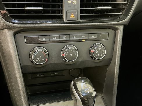 Used 2022 Volkswagen Taos SE w/ Panoramic Sunroof Package image 24