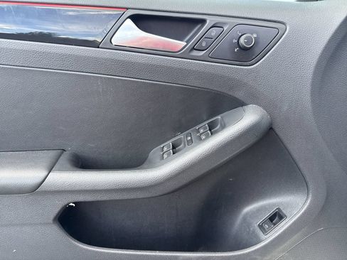 Used 2017 Volkswagen Jetta GLI FWD image 14