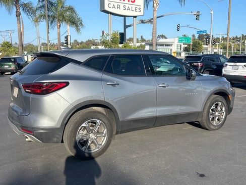 Used 2025 Chevrolet Blazer LT image 3