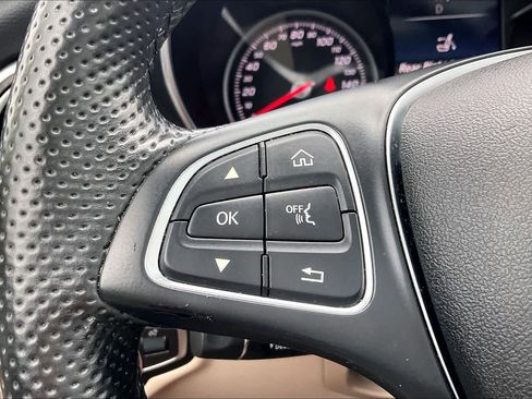 Used 2017 Mercedes-Benz GLC 300 4MATIC image 25