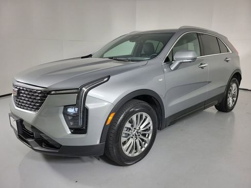 Certified 2025 Cadillac XT4 Premium Luxury AWD/4WD image 2