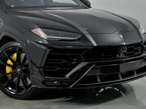 Used 2019 Lamborghini Urus image 3
