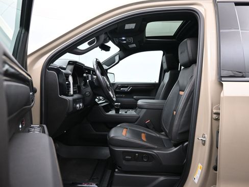 Used 2023 GMC Sierra 1500 AT4 w/ AT4 Premium Package AWD/4WD image 9