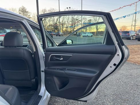 Used 2016 Nissan Altima 2.5 SL w/ 2.5 Technology Package image 15