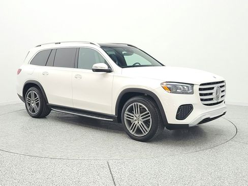 Used 2024 Mercedes-Benz GLS 450 4MATIC image 3