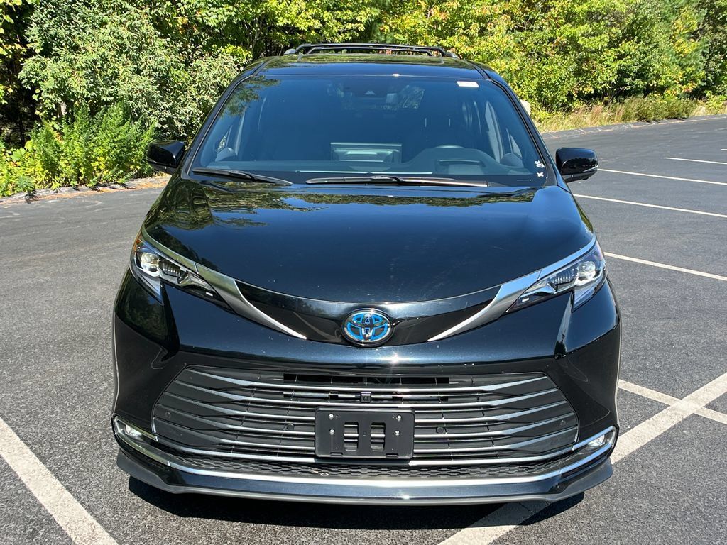 Used 2025 Toyota Sienna Platinum AWD/4WD image 8