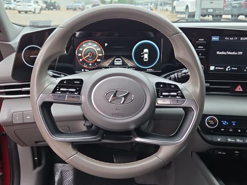 Used 2022 Hyundai Elantra SEL w/ Convenience Package FWD image 18