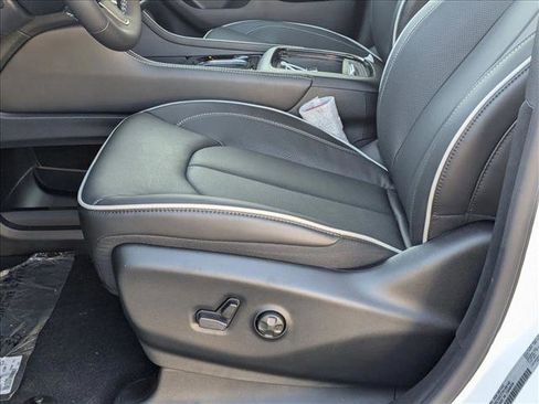 New 2026 Chrysler Pacifica Limited image 4