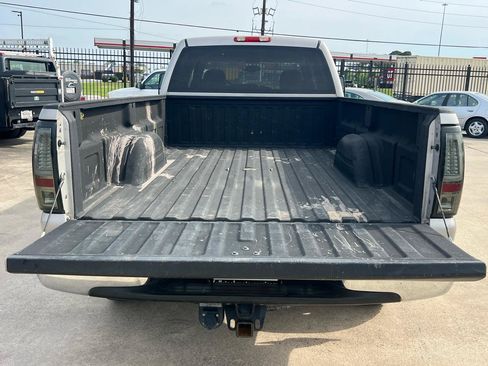 Used 2006 Chevrolet Silverado 2500 LT w/ Heavy-Duty Power Package RWD image 32