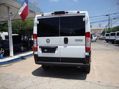 Used 2025 RAM ProMaster 2500 w/ U-Haul Equipment Group FWD image 4