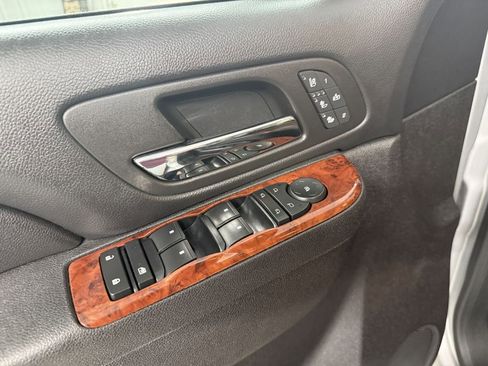 Used 2013 Chevrolet Avalanche LTZ image 23