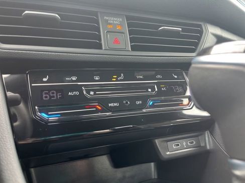 Used 2025 Volkswagen Jetta Sport image 25