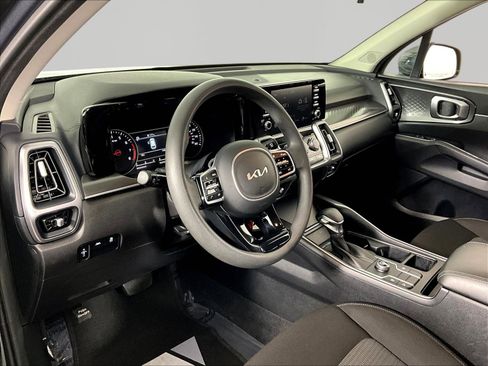 Used 2023 Kia Sorento LX FWD image 17